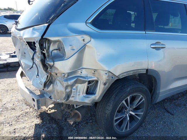 Toyota Highlander Le Plus 2018 5TDZZRFH3JS285404 Image 6