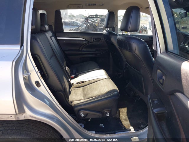 Toyota Highlander Le Plus 2018 5TDZZRFH3JS285404 Image 8
