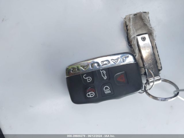 SADCJ2FX3JA272584 Jaguar F-pace 25t Premium
