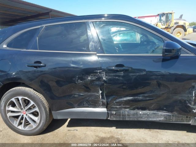 SADCJ2FX3JA272584 Jaguar F-pace 25t Premium