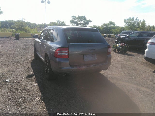 2005 PORSCHE CAYENNE WP1AA29P85LA21065 Photo 2
