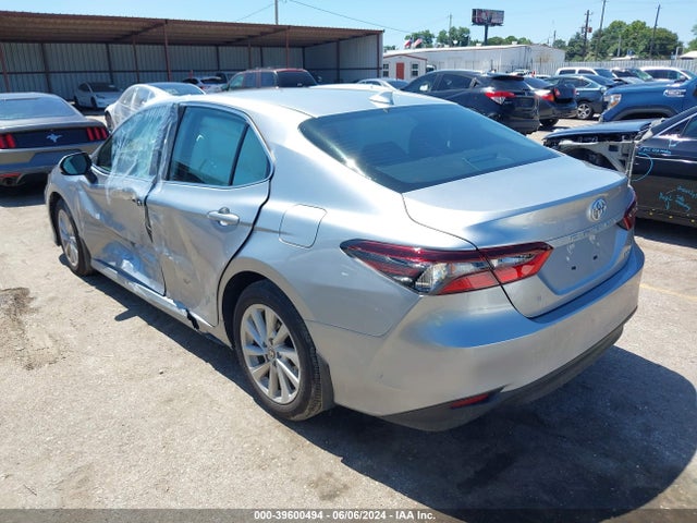 Toyota CAMRY LE 2024 4T1C11AK0RU894177 Image 3