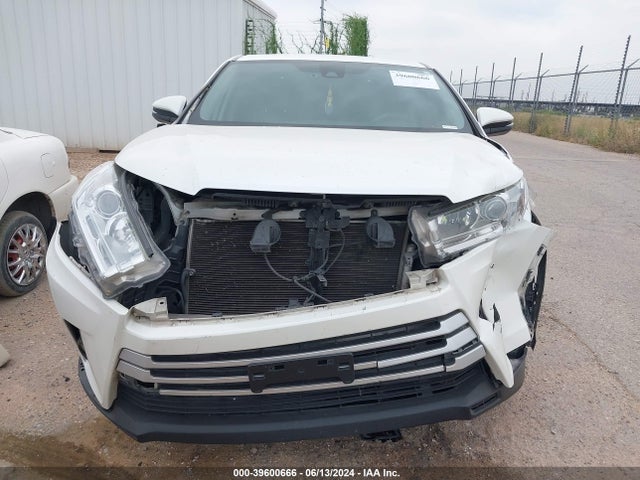 Toyota Highlander Le Plus 2018 5TDZZRFH2JS243273 Image 12
