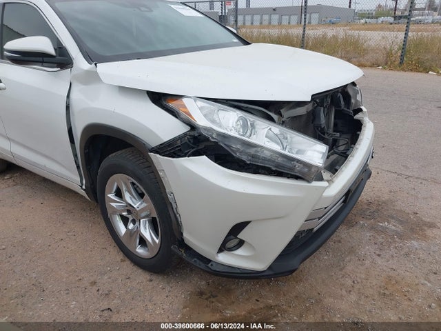 Toyota Highlander Le Plus 2018 5TDZZRFH2JS243273 Image 17