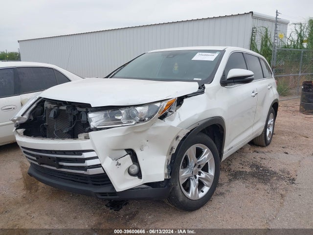 Toyota Highlander Le Plus 2018 5TDZZRFH2JS243273 Image 2