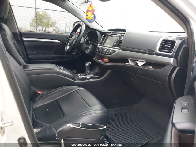 Toyota Highlander Le Plus 2018 5TDZZRFH2JS243273 Image 5