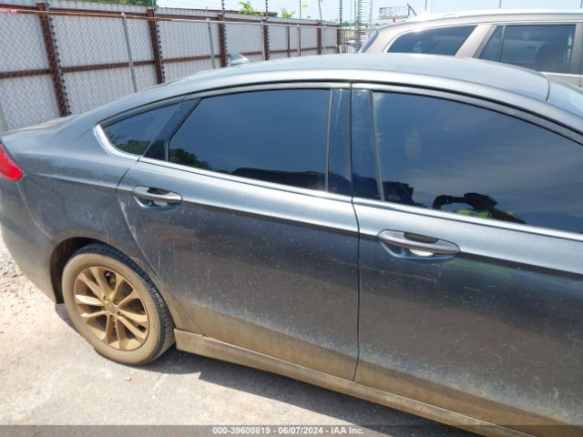 3FA6P0HD6LR261110 Ford FUSION SE
