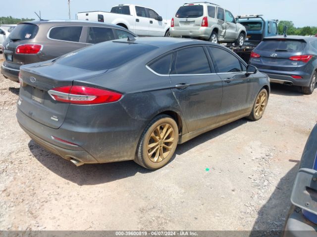 3FA6P0HD6LR261110 Ford FUSION SE