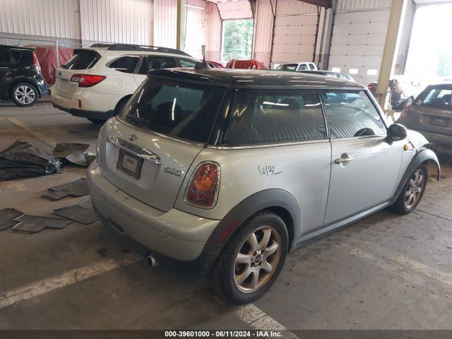 2007 MINI COOPER WMWMF33557TU60933 Photo 3