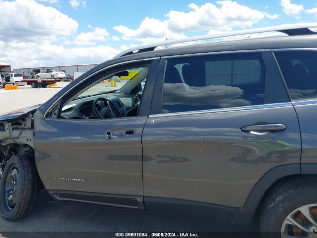 1C4PJMLBXKD401812 Jeep Cherokee Latitude Plus 4x4