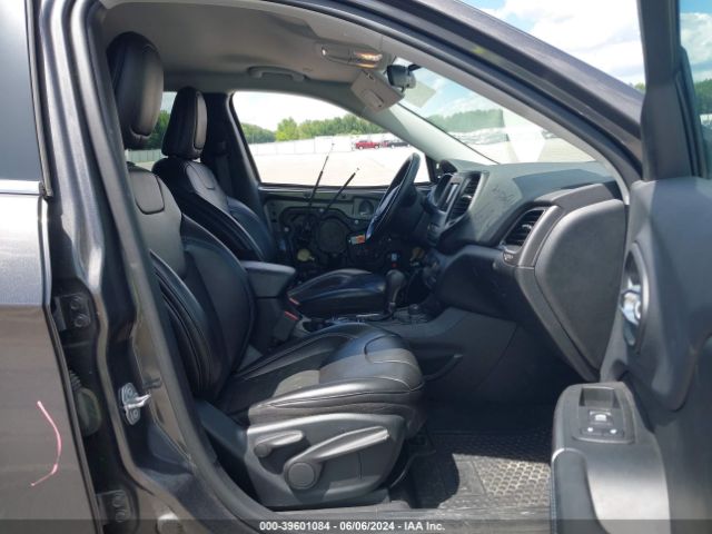 1C4PJMLBXKD401812 Jeep Cherokee Latitude Plus 4x4