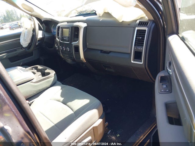 1C6RR7TTXJS123975 RAM 1500 Slt  4x4 6'4 Box