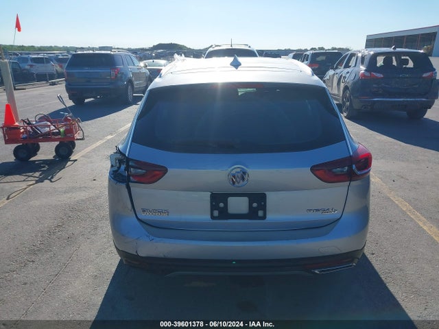 W04GU8SX0J1128689 Buick Regal Tourx Preferred