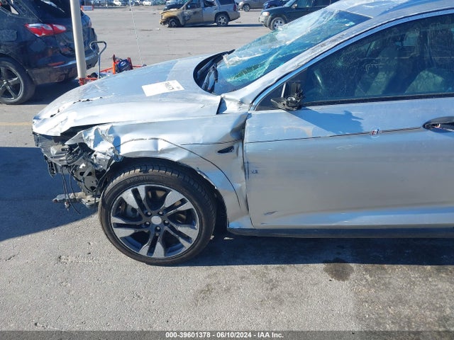 W04GU8SX0J1128689 Buick Regal Tourx Preferred