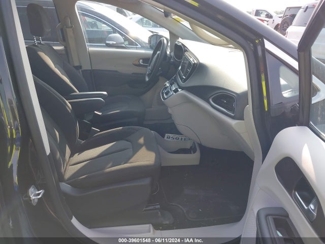 2C4RC1CG7PR601869 Chrysler Voyager Lx
