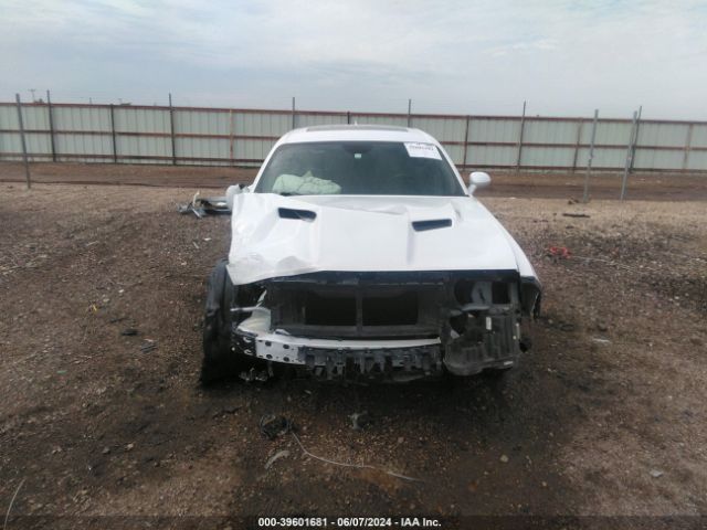 2C3CDZAG9JH258133 Dodge Challenger Sxt Plus
