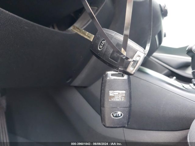 5XYPG4A39GG138859 KIA Sorento 2.4l Lx
