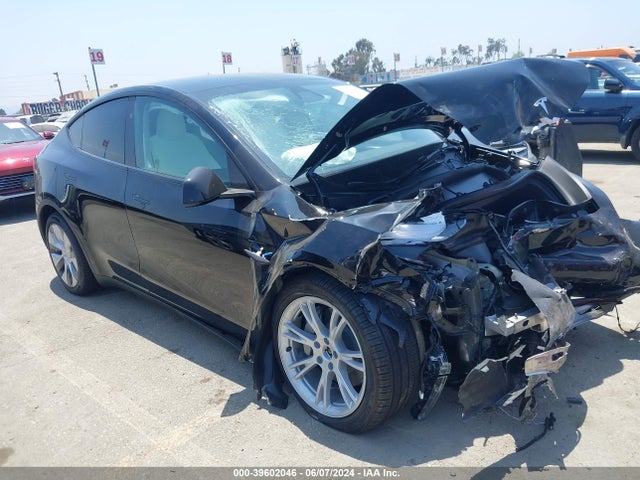 2024 TESLA MODEL Y 7SAYGDEE2RA246539 Photo 0