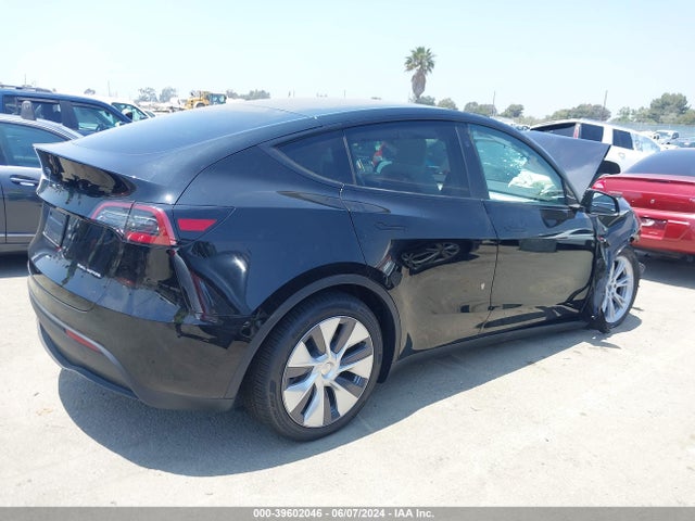 2024 TESLA MODEL Y 7SAYGDEE2RA246539 Photo 3