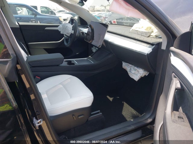 2024 TESLA MODEL Y 7SAYGDEE2RA246539 Photo 4