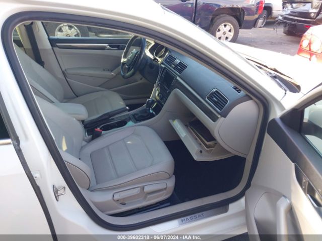 1VWBA7A38JC032120 Volkswagen Passat 2.0t Se