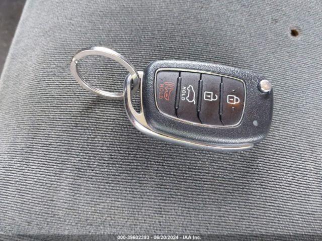 KM8J2CA46LU163472 Hyundai TUCSON SE