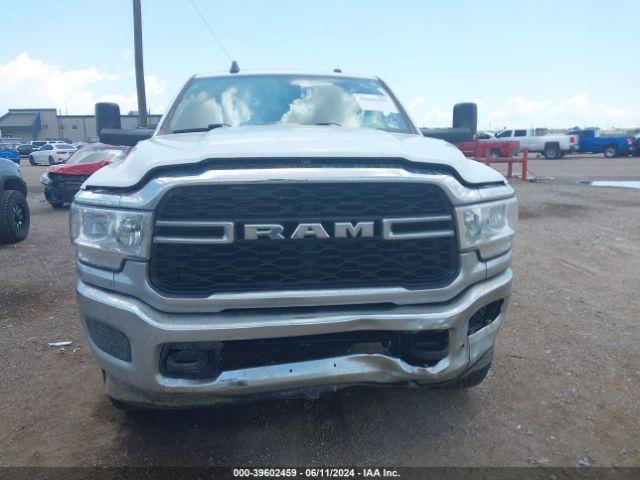 3C6UR5HJ3NG149790 RAM 2500 Tradesman  4x4 8' Box