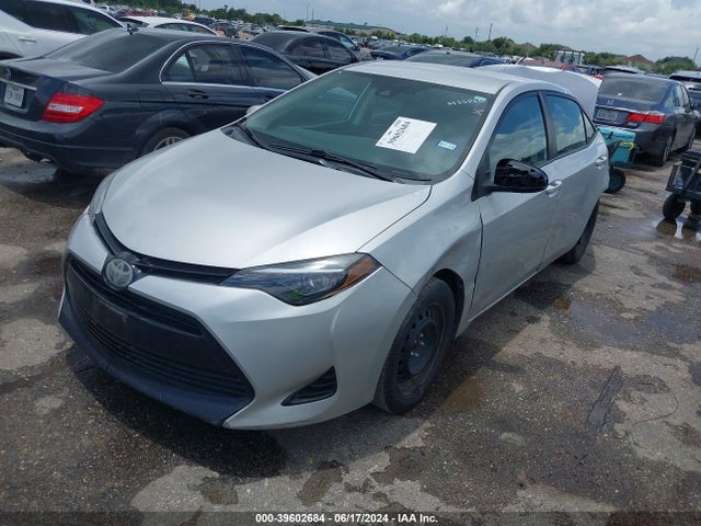 Toyota COROLLA LE 2017 5YFBURHE9HP656197 Image 2