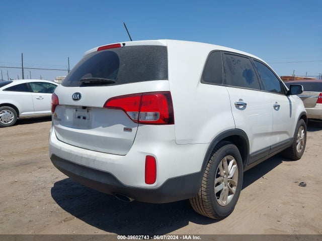 KIA SORENTO LX 2014 5XYKT3A6XEG426316 Image 4