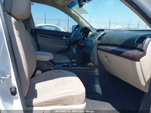 KIA SORENTO LX 2014 5XYKT3A6XEG426316 Image 5