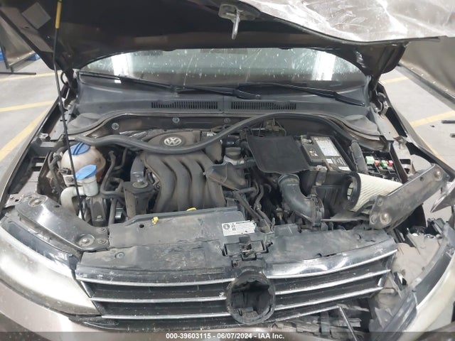 3VW2K7AJ9FM422838 Volkswagen Jetta 2.0l S