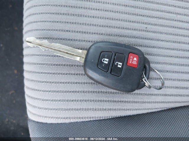 Toyota RAV4 LE 2015 JTMBFREV2FD161614 Image 11