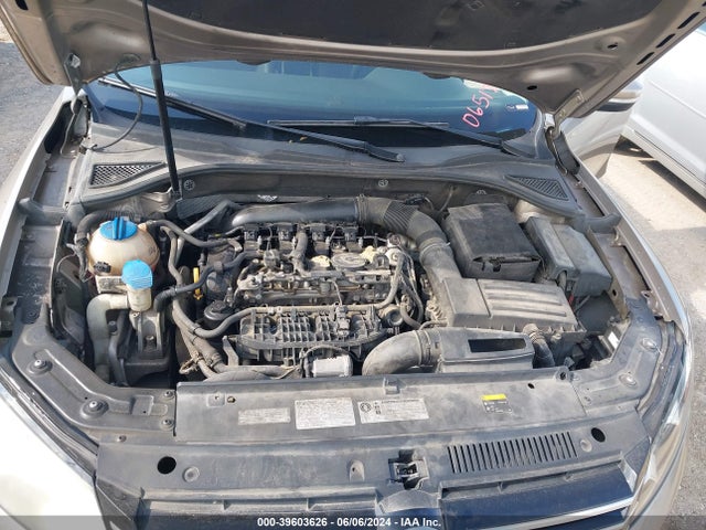 1VWAT7A37FC065171 Volkswagen Passat 1.8t S