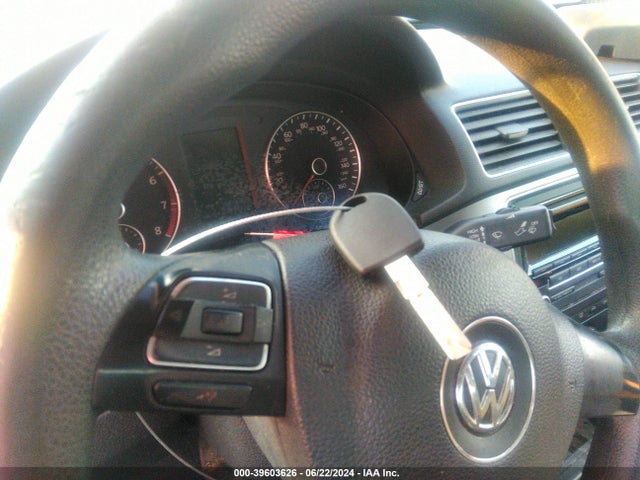 1VWAT7A37FC065171 Volkswagen Passat 1.8t S