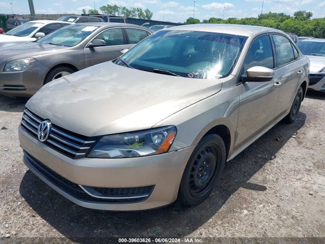 1VWAT7A37FC065171 Volkswagen Passat 1.8t S