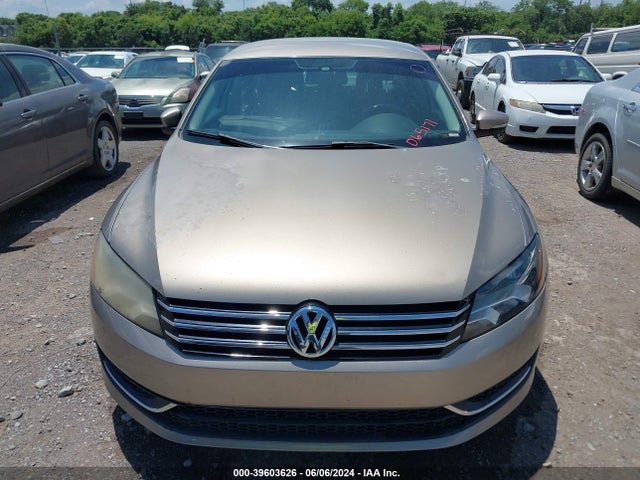 1VWAT7A37FC065171 Volkswagen Passat 1.8t S