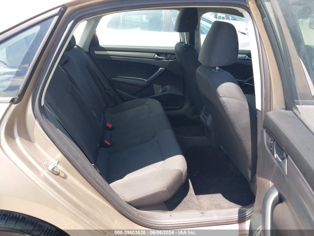1VWAT7A37FC065171 Volkswagen Passat 1.8t S