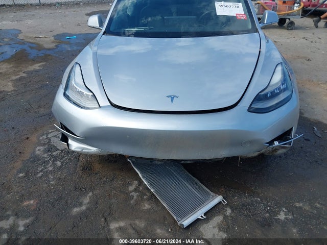 Tesla Model 3 Long Range/mid Range 2018 5YJ3E1EA6JF013506 Image 10