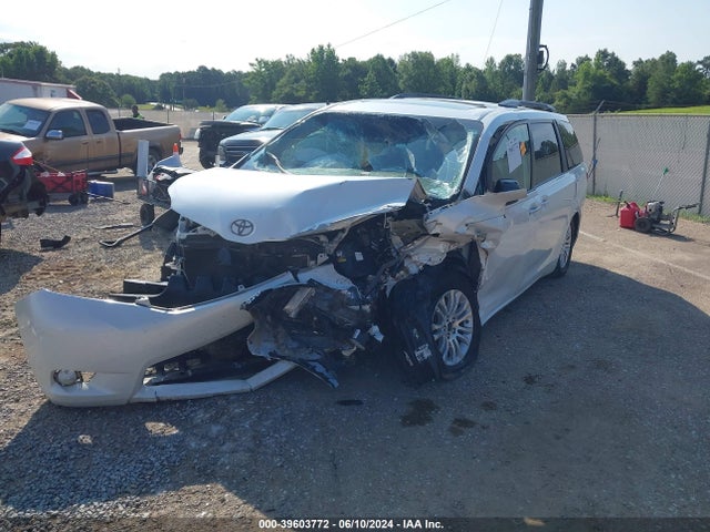 Toyota Sienna Xle/limited 2015 5TDYK3DC4FS612436 Image 2