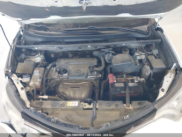 Toyota RAV4 LE 2018 JTMZFREV2JJ729921 Image 10