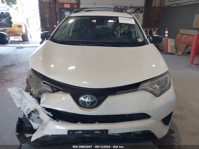 Toyota RAV4 LE 2018 JTMZFREV2JJ729921 Image 12