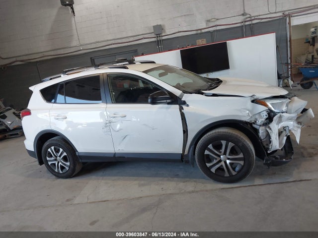 Toyota RAV4 LE 2018 JTMZFREV2JJ729921 Image 13