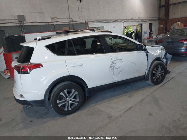 Toyota RAV4 LE 2018 JTMZFREV2JJ729921 Image 4