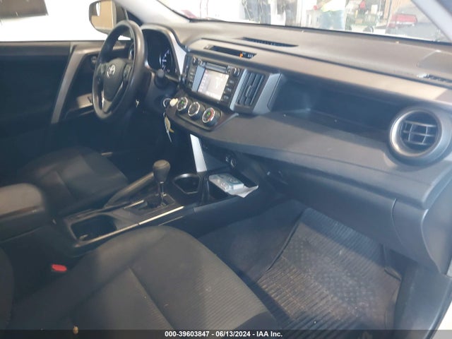 Toyota RAV4 LE 2018 JTMZFREV2JJ729921 Image 5