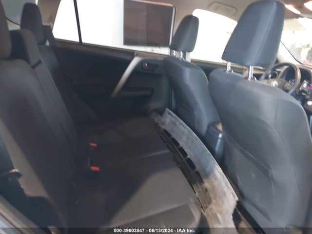 Toyota RAV4 LE 2018 JTMZFREV2JJ729921 Image 8