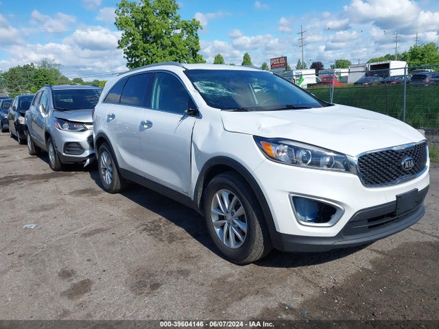 2017 5XYPGDA38HG328086 main image