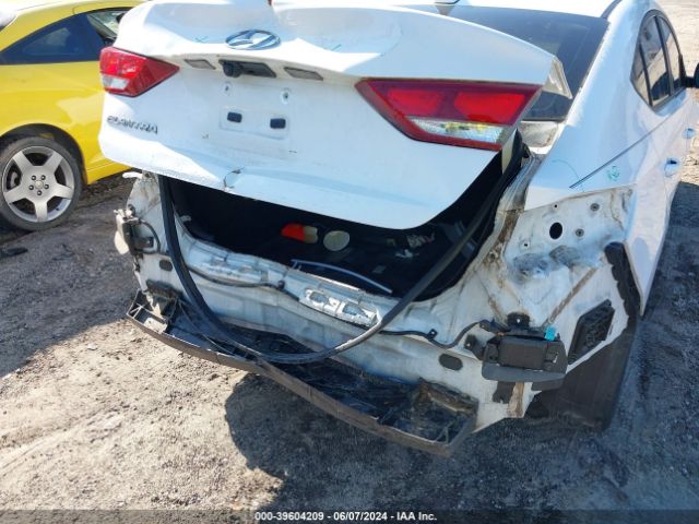 5NPD84LF2JH369352 Hyundai ELANTRA SEL