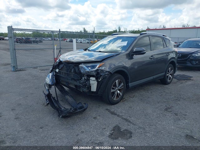 Toyota Rav4 Xle 2016 JTMWFREV4GJ095670 Image 2