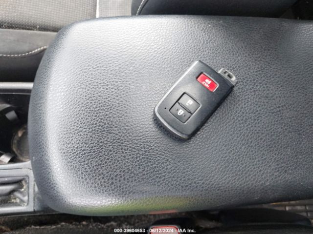 JTMRFREVXJJ746921 Toyota Rav4 Xle