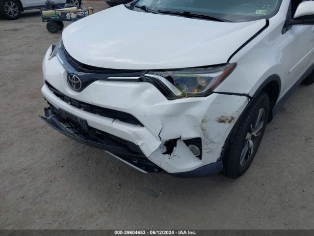 JTMRFREVXJJ746921 Toyota Rav4 Xle